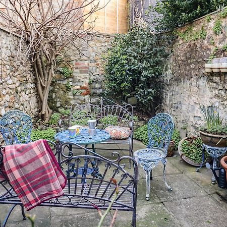 Naunton Cottage 莱姆里吉斯 外观 照片